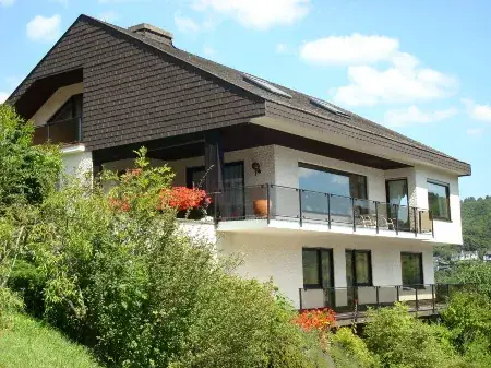 Helles Badezimmer der Unterkunft in Cochem